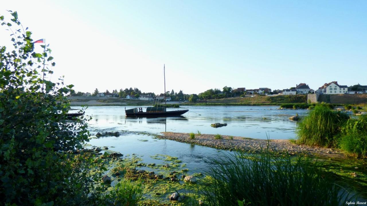 La Vue Loire Maison Saint-Denis-de l'Hotel Luaran gambar